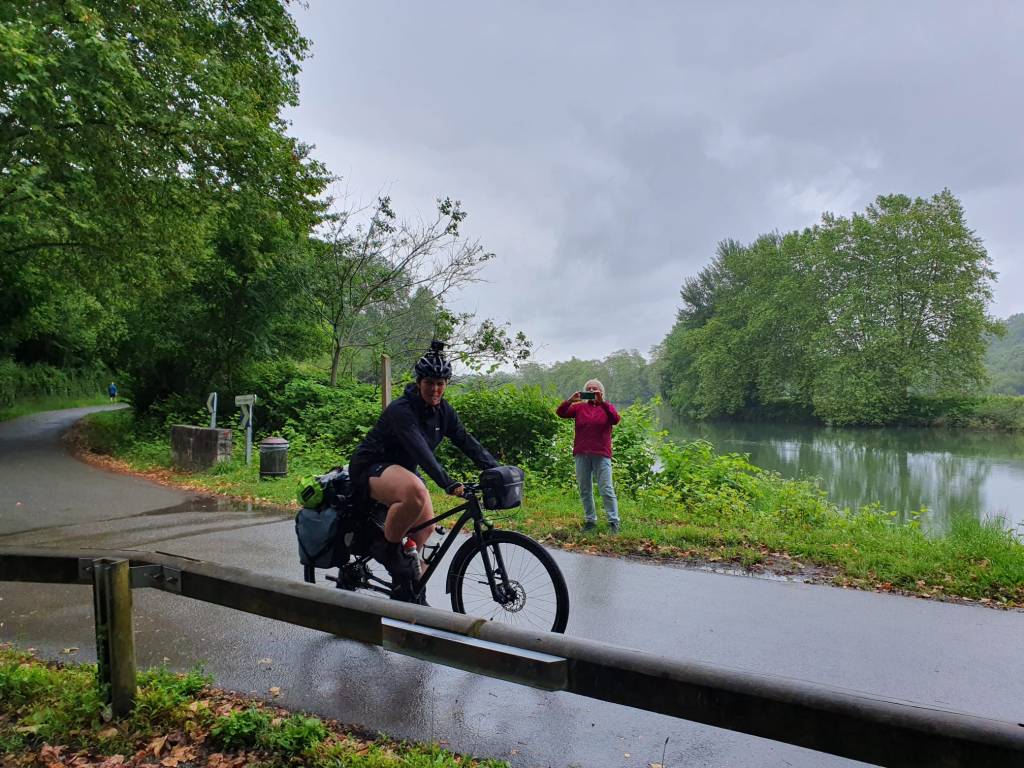 Ein verregneter Tour Auftakt
